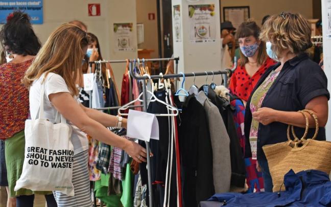 Imagen de un evento anterior en Geltoki relacionado con el trueque de ropa. Imagen de un evento anterior en Geltoki relacionado con el trueque de ropa.