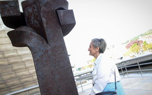 Mari Jose Aguirre entra por primera vez en el Guggenheim 25 años después del asesinato de su hermano