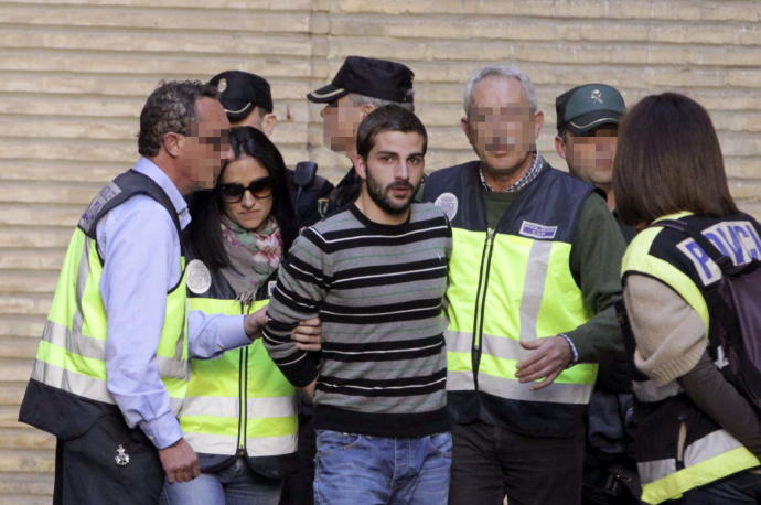 Miguel Carcaño, asesino confeso de Marta del Castillo, custodiado por la Policía.