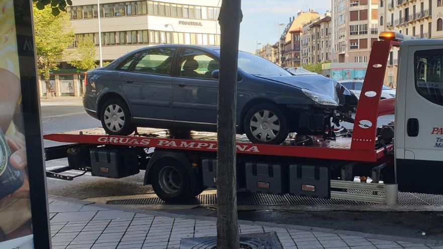 Daños en la parte frontal del turismo.