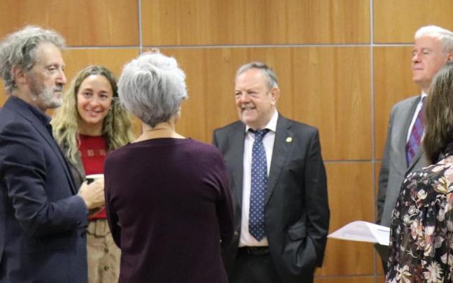 El consejero de Hacienda, Pedro Azpiazu, ha presentado sus Presupuestos al Consejo Económico y Social El consejero de Hacienda, Pedro Azpiazu, ha presentado sus Presupuestos al Consejo Económico y Social