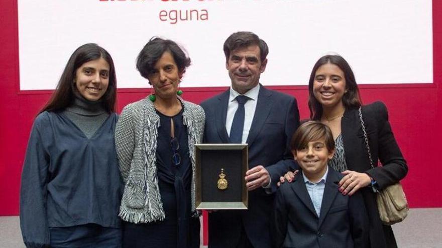 (Izda-dcha) La familia de Ignacio Ugalde: Mª Eugenia (hija), Julia Fernández Tellechea (esposa), Micaela (hija) y Federico (hijo).