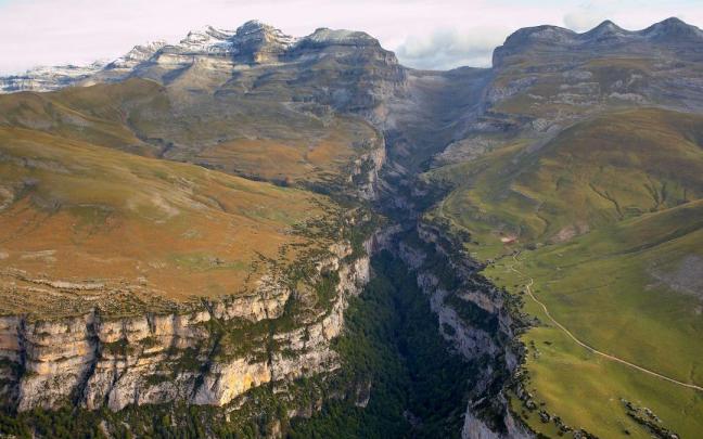 El cañón de Anísclo tiene una de sus bocas en el valle de Vió.. El cañón de Anísclo tiene una de sus bocas en el valle de Vió..
