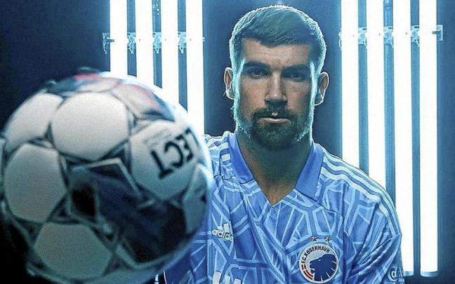 Matt Ryan, en su presentación de ayer como nuevo portero del Copenhague. | FOTO: N.G.