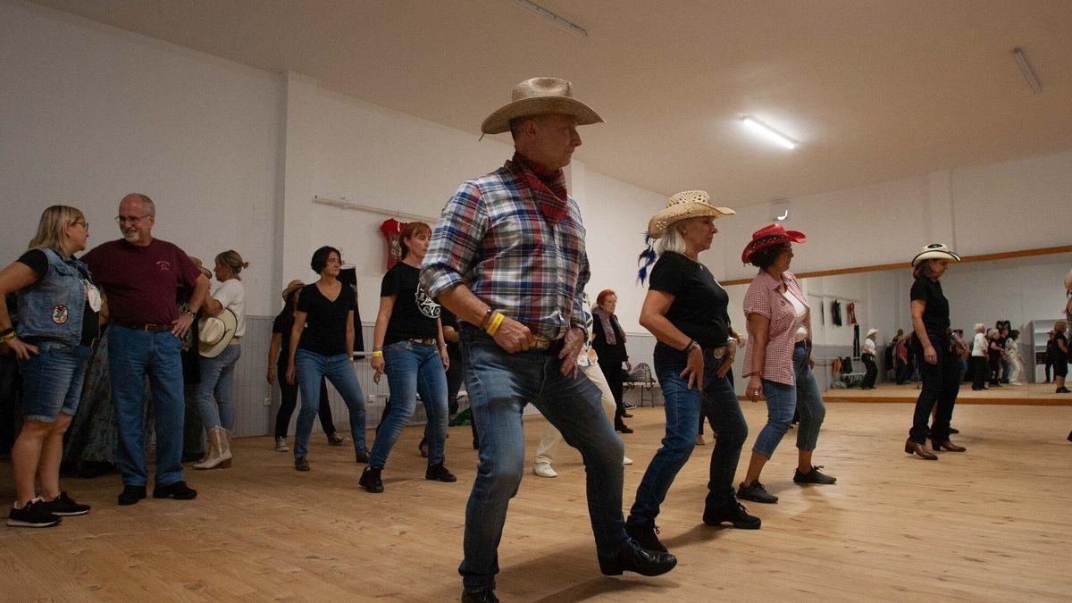 Los coreógrafos Cati Torrella, Belén Márquez, Toni García y María Rovira impartieron ayer talleres de ‘line dance’ en el marco del III Gasteiz Country Boots.