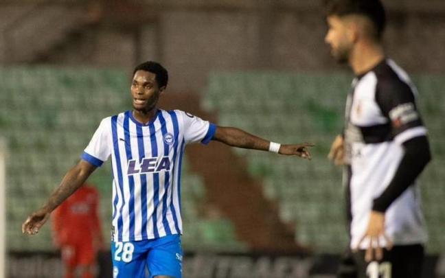 Balboa da indicaciones en un momento del partido