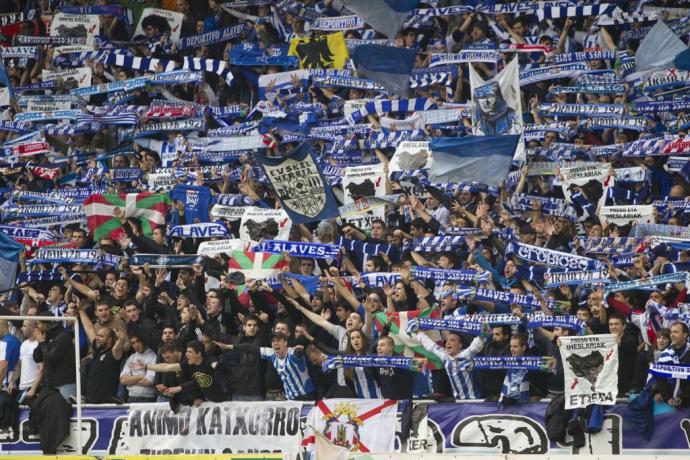 Aficionados albiazules animan al equipo en un partido anterior.