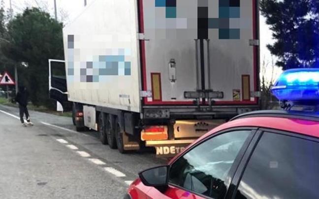 Uno de los camiones inmovilizados en el control de Marcilla