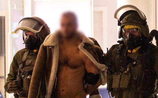 La Policía alemana detiene al sospechoso.