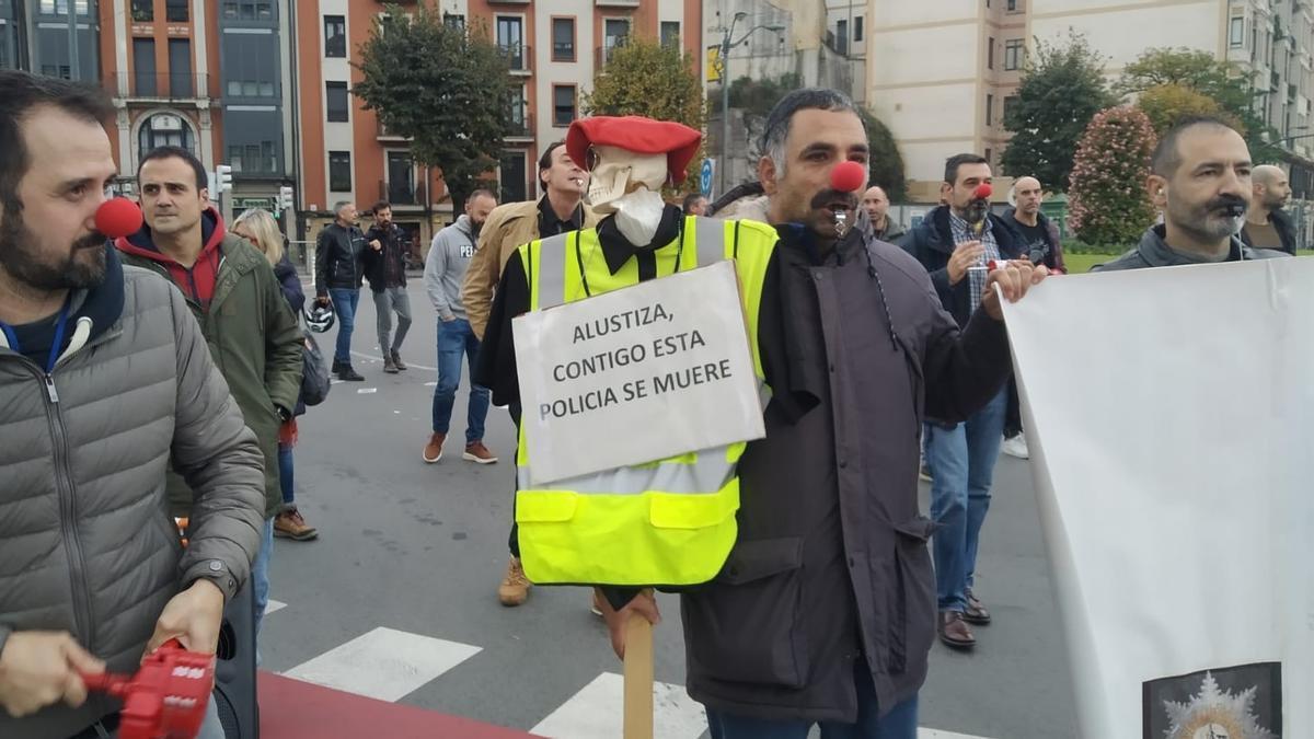 Policías municipales de Bilbao protestan contra la "deriva" del cuerpo