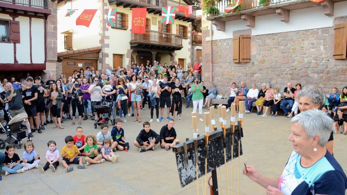 Luisa Dainziart fue la encargada de prender el primer cohete de fiestas.