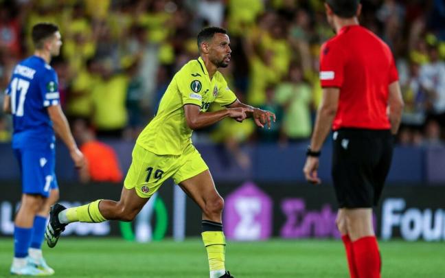 Francis Coquelin celebra su gol.