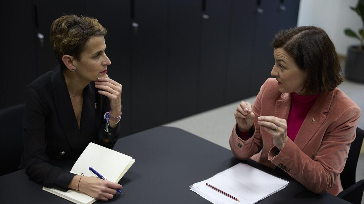 La secretaria general del PSN, María Chivite, y la portavoz del Grupo Socialista en el Senado, Eva Granados, durante su encuentro