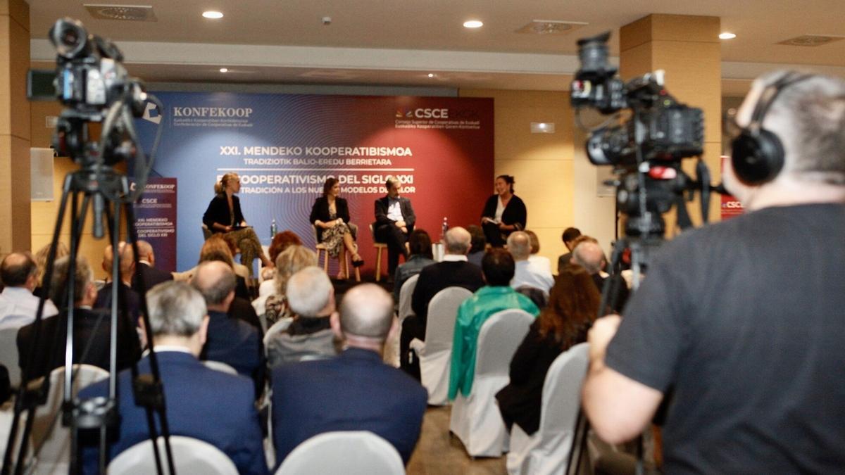 Jornadas sobre cooperativismo organizadas por Konfekoop y el Consejo Superior.