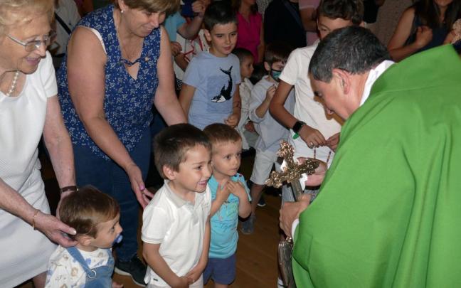 La presentación a los y las txikis fue al final de la misa mayor.