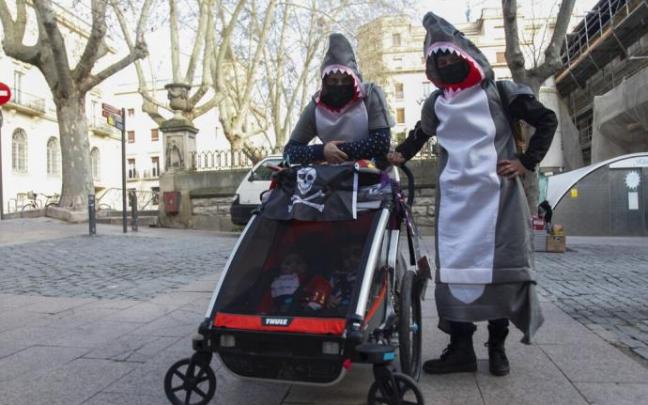 Una familia disfrazada en Vitoria Una familia disfrazada en Vitoria