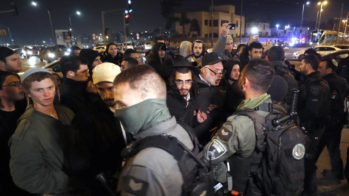 Activistas ultraconservadores protestan frente a un barrio árabe de Jerusalén.