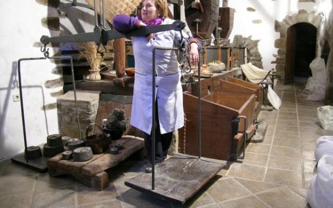 Ana Mari Pujana en el molino de Olabarri, uno de los que se puede visitar. Ana Mari Pujana en el molino de Olabarri, uno de los que se puede visitar.