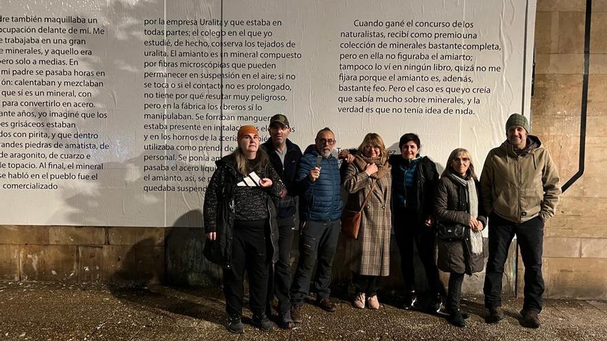 La literatura de Txani Rodríguez protagoniza el mural de enero del proyecto artístico 'Bigarren Azala' en Laudio