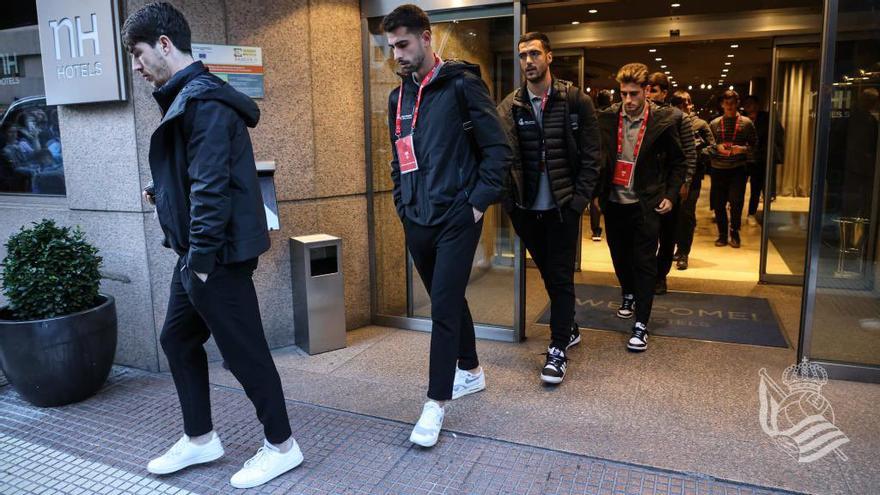 Aritz, Zubiaurre, Merino y Robert Navarro, dirigiéndose a Las Gaunas.