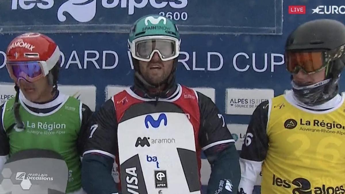 Lucas Eguibar, en el centro, durante la jornada en Les Deux Alpes.