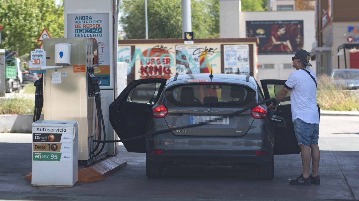 Los carburantes superarían los 2 euros el litro de no aplicarse la bonificación pública.