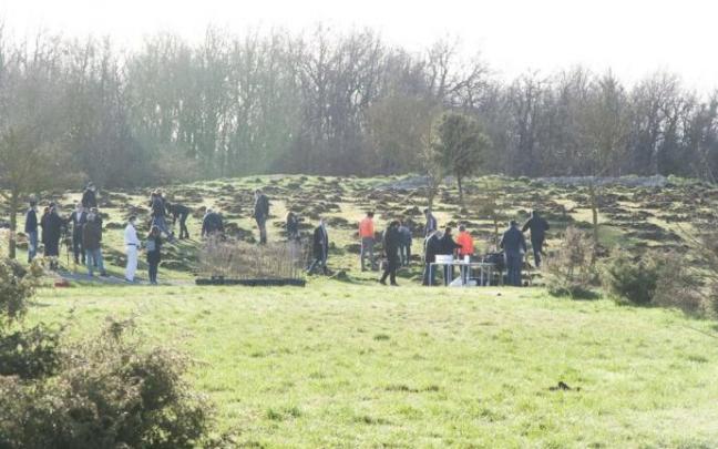 Plantación de árboles en Zabalgana.