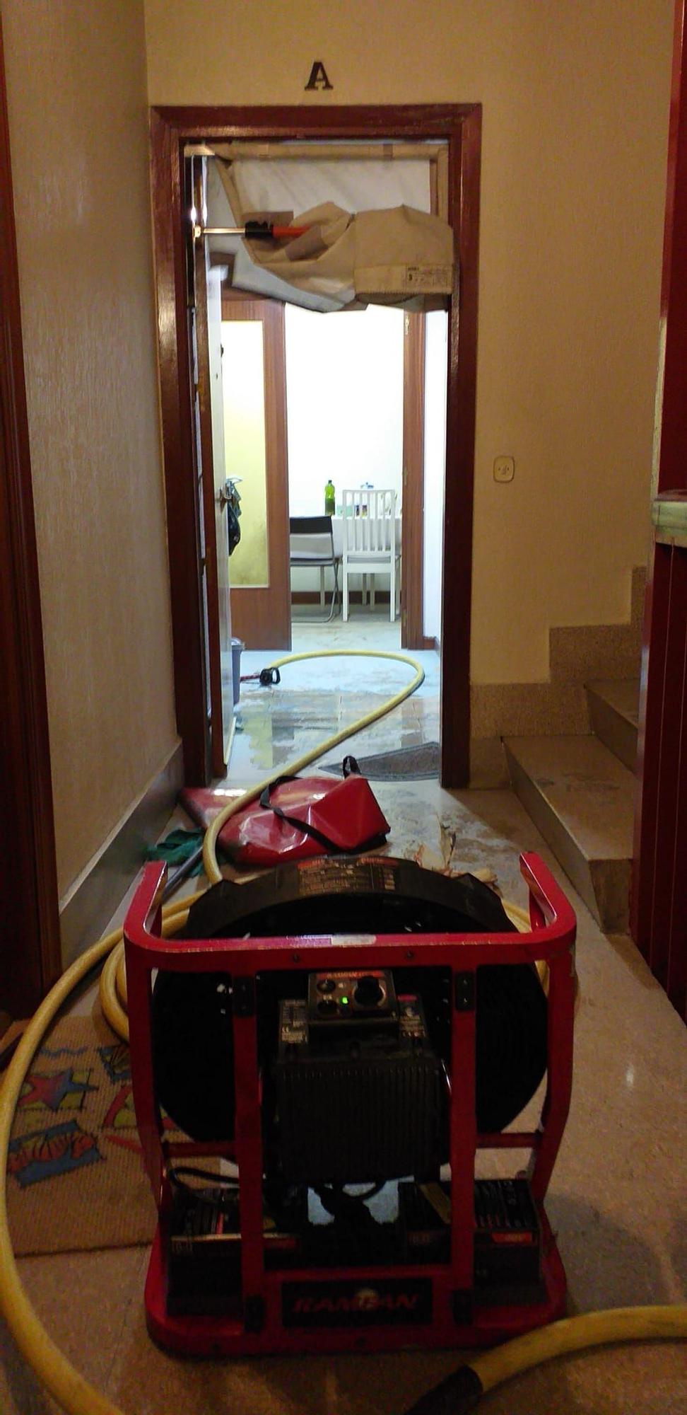 Los Bomberos ventilan el piso de Adurza