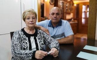Fany Erro con su hijo Pello Centeno, un pilar fundamental para esta madre de Lekunberri en la búsqueda de la hija que le arrebataron el 30 de julio de 1969. Fany Erro con su hijo Pello Centeno, un pilar fundamental para esta madre de Lekunberri en la búsqueda de la hija que le arrebataron el 30 de julio de 1969.