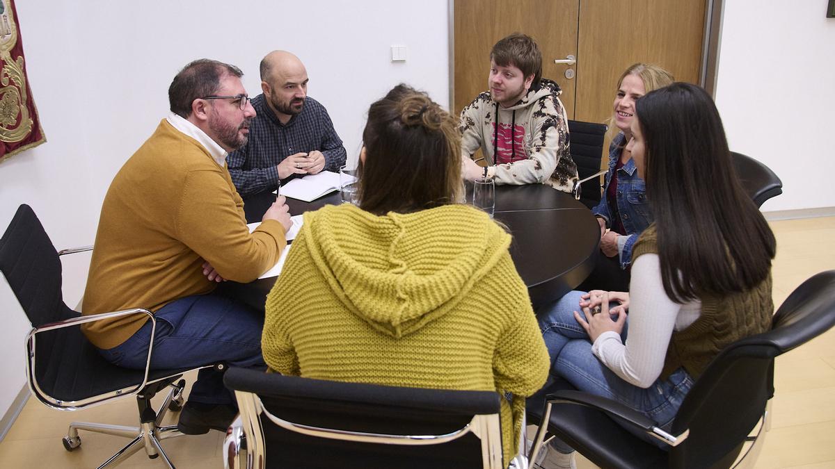 Reunión de la Comisión Antisida de Navarra y Sare con Unai Hualde.