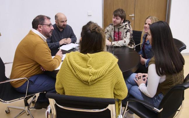 Reunión de la Comisión Antisida de Navarra y Sare con Unai Hualde. Reunión de la Comisión Antisida de Navarra y Sare con Unai Hualde.