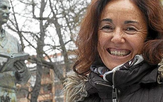 Lerro hauekin batera agertzen den irudian, Zorione Erezuma.