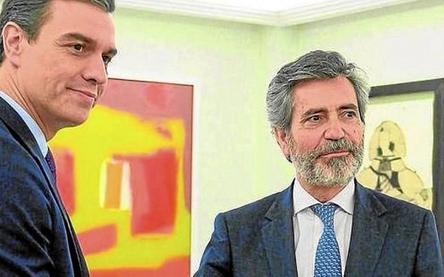 El presidente del Gobierno espa&ntilde;ol, Pedro S&aacute;nchez, junto al presidente del CGPJ, Carlos Lesmes. | FOTO: EFE