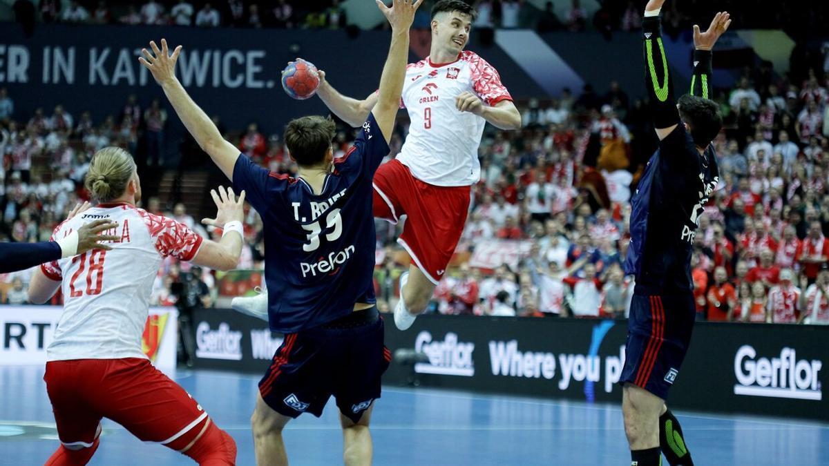 Maciej Gebala y Szymon Sicko durante el Polonia-Francia inaugural del Mundial