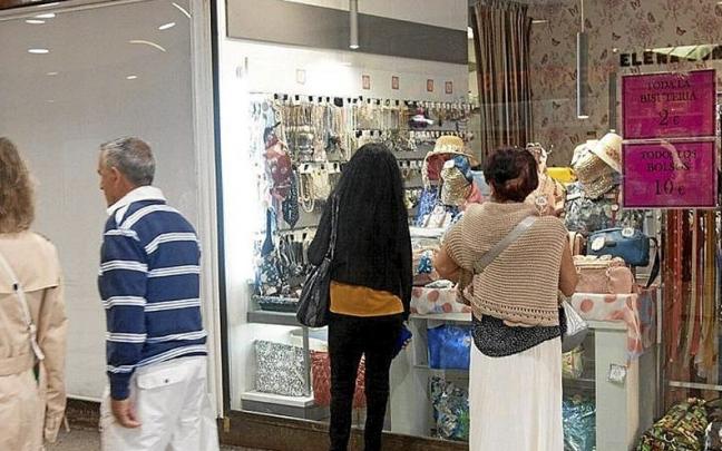 Denda bateko erakusleihoa, informazio honetatik kanpo.