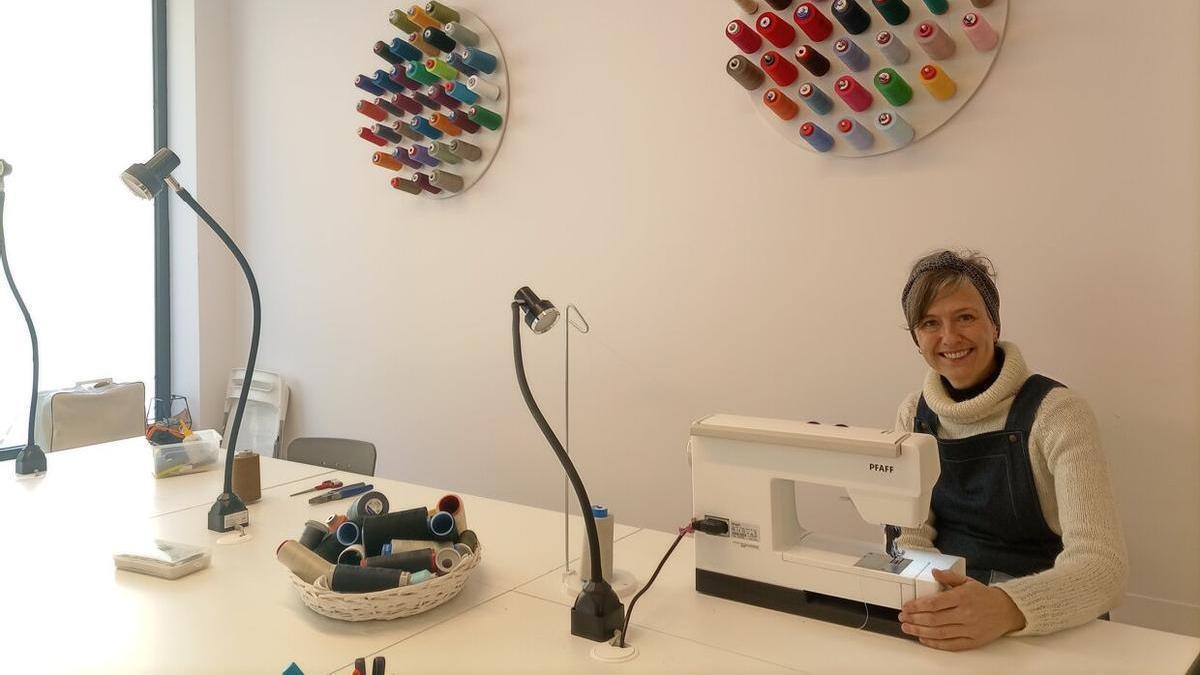 Esther Mendioroz en ‘El Taller de Esther’, recientemente inaugurado.