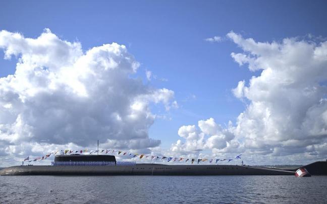 El submarino ruso 'K-266 Orel' en un acto en Kronstadt, Rusia.