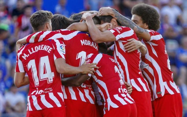 Los jugadores del Atlético celebran uno de los goles