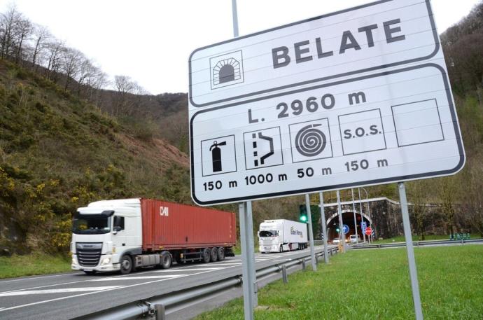 Señal del túnel de Belate, en la carretera N - 121 - A.