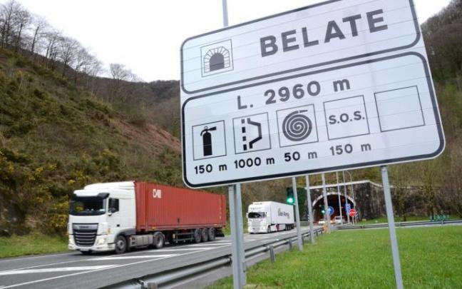 Señal del túnel de Belate, en la carretera N - 121 - A.