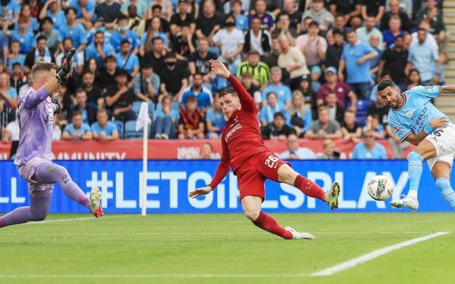 Riyad Mahrez remata a portería en el Manchester City-Liverpool del pasado sábado en el que los ‘reds’ se adjudicaron la Community Shield. Riyad Mahrez remata a portería en el Manchester City-Liverpool del pasado sábado en el que los ‘reds’ se adjudicaron la Community Shield.