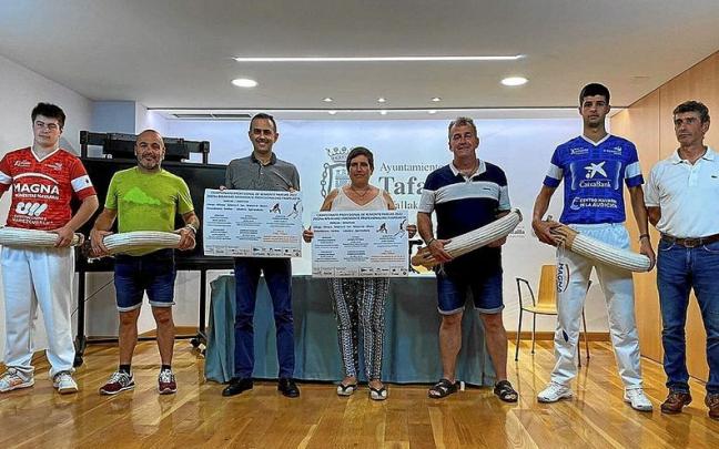 Presentación del Cto. de Parejas, de i. a d: Mitxeo (remontista), David Sarasa (Peña Pelotazale San Sebastián), Josemi Leache (E·Remonte), Uxua Olcoz (primera teniente alcalde de Tafalla), Ignacio Moros (concejal deportes del A Presentación del Cto. de Parejas, de i. a d: Mitxeo (remontista), David Sarasa (Peña Pelotazale San Sebastián), Josemi Leache (E·Remonte), Uxua Olcoz (primera teniente alcalde de Tafalla), Ignacio Moros (concejal deportes del A