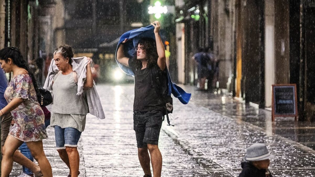 La tormenta descarga sobre Pamplona