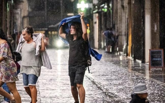 La tormenta descarga sobre Pamplona La tormenta descarga sobre Pamplona