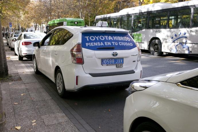 Taxis en una parada de Vitoria.