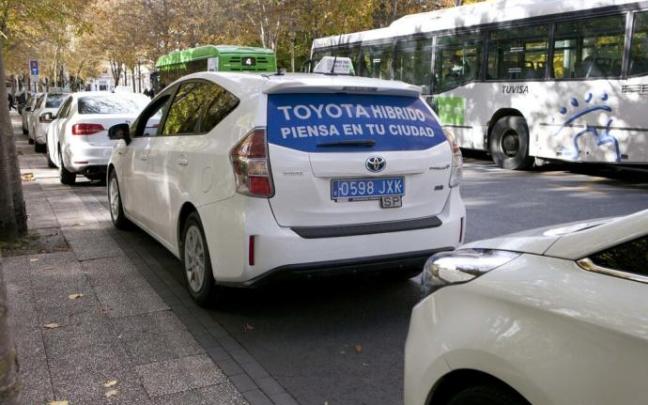 Taxis en una parada de Vitoria.