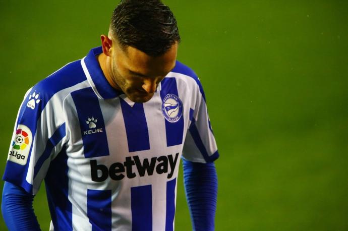 Lucas Pérez, cabizbajo durante un partido del pasado curso