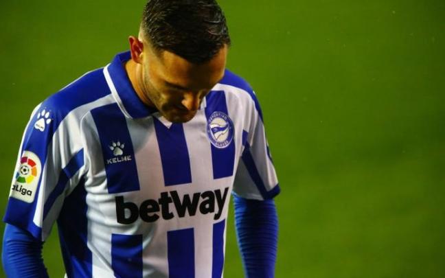 Lucas Pérez, cabizbajo durante un partido del pasado curso