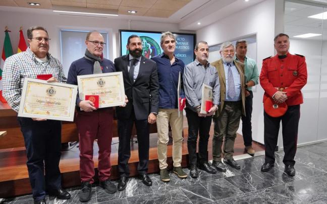 Imagen del homenaje a los ertzainas heridos.