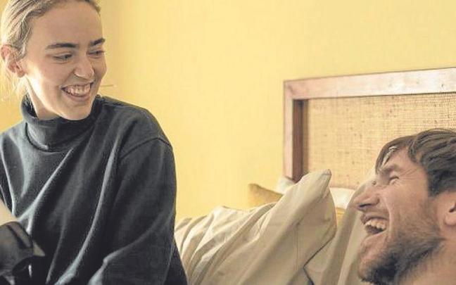Valeria Sorolla y Telmo Irureta hacen posible esta incursión compleja y meditada con la que Fernando Franco cambia de registro sin renunciar a su libro de estilo anclado en el rigor y la coherencia. Valeria Sorolla y Telmo Irureta hacen posible esta incursión compleja y meditada con la que Fernando Franco cambia de registro sin renunciar a su libro de estilo anclado en el rigor y la coherencia.
